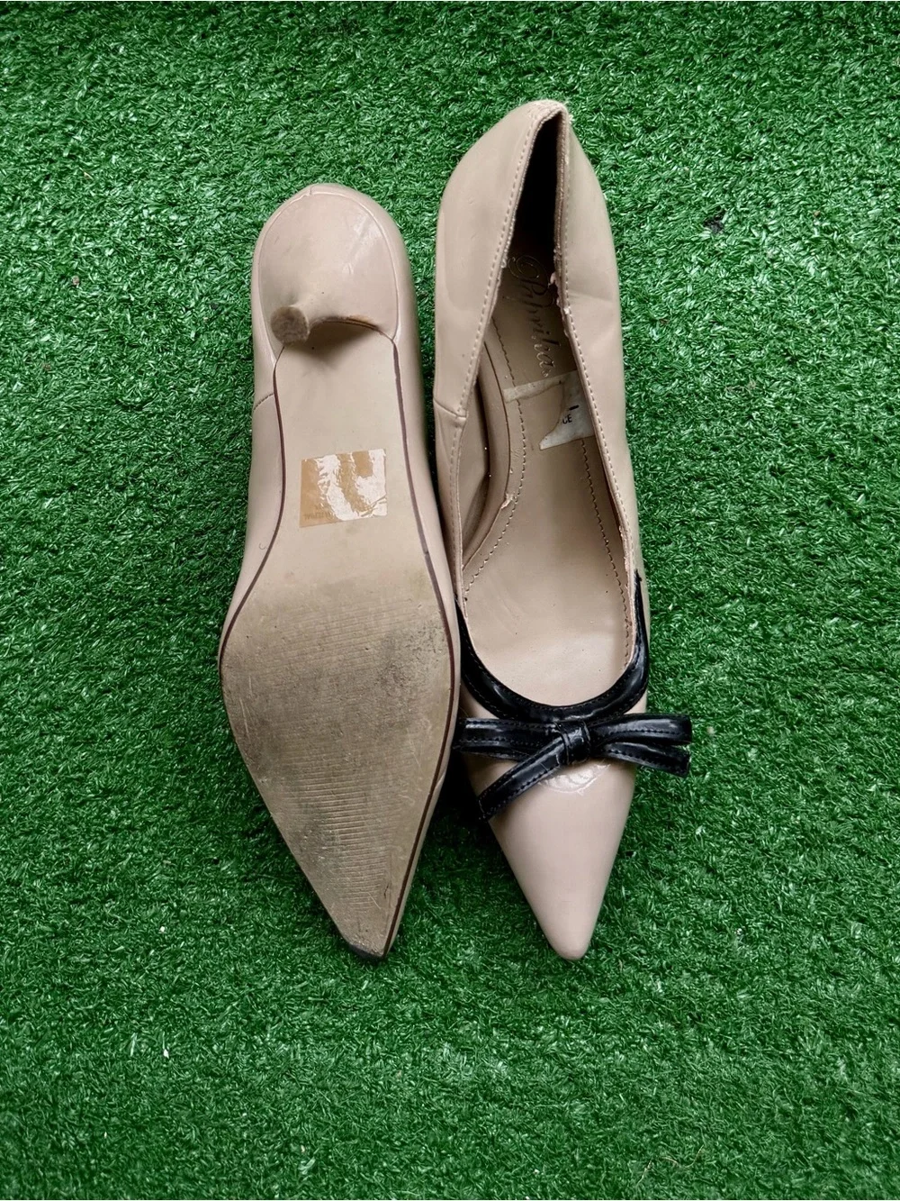Paprika Nude Patent & Black Bow Pointed Toe Kitten Heel Pumps Women's US 8.5